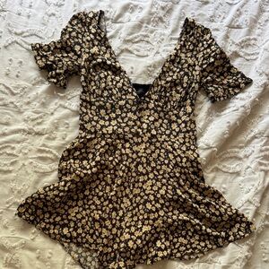 URBAN OUTFITTERS XS YELLOW AND BLACK FLORAL ROMPER JUMPSUIT V NECK
